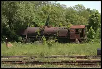 Eine Dampflok ohne Tender stand am 22.5.2016 noch im Gebüsch am Bahnhof Nysa. Es dürfte sich nach meinem Dafürhalten um eine Ty 43 handeln, eine ehemalige DRG  Kriegslok . Leider war keine Loknummer mehr zu erkennen.
