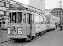 København / Kopenhagen Københavns Sporveje (KS) SL 6 (Tw 560 + Bw 15xx) Vesterbro, Vesterbrogade im April 1968. - Scan von einem S/W-Negativ. Film: Ilford FP 3.