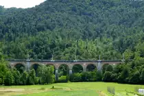 die zweigleisige Strecke von Ljubljana nach Rijeka f�hrt �ber das Hirschgrabenviadukt bei Borovnica, Juni 2016