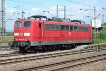 151 043-7 am 1. Juli 2016 im Bahnhof Plochingen.