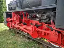 Fahrwerk der Dampflok 764.206 (Schmalspur). Die Lok ist ausgestellt am Eingang des Bahnbetriebswerks Targu Mures. Foto vom 23.08.2015.