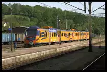 EN57AL-2120 stand am 22.05.2016 abfahrbereit nach Wroclaw im Bahnhof Klodzko.