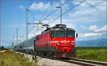 SŽ 342-022 zieht MV247 'Citadella' durch Cirkovce-Polje Richtung Budapest. /1.7.2016