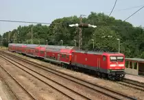 112 102 mit RE 18314 (Elsterwerda–Stralsund Hbf) am 12.08.2015 in Baruth (Mark)