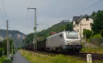 Im Dienst für CFL Cargo steht zur Zeit das Fretchen 37050. Am 13.06.16 zog es einen Kohlenzug durch Stadt Wehlen Richtung Dresden.