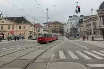 Wien Wiener Linien SL 49 (E1 4553 + c4 1360) Museumsplatz / Burggasse (Volkstheater) am 19. Februar 2016.
