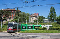 Wien ULF B1 705 als Linie 49 in der Schleife Baumgarten, 07.06.2016. 