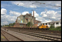 Am 4.7.2016 holte die Köf III der VWE (335053) einen langen Rungenwagen Zug in Verden ab und begab sich damit um 13.50 Uhr auf die Strecke in Richtung Walsrode.