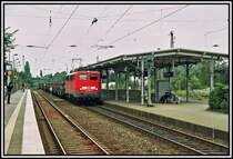 140 528 durchf�hrt den Bahnhof Haltern mit einen Ganzzug, beladen mit Stahlstangen Richtung Ruhrgebiet.