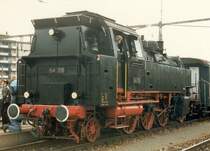 Eurovapor Dampflok 64 518 der Eurovapor Emmental anl�sslich einer Extrafahrt im SBB Bahnhof von Solothurn im Oktober 1986