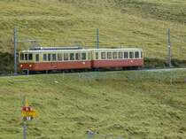 Pendelzug BDeh2/4 203 mit Bt 27 unterwegs in den Bahnhof der Kleinen Scheidegg am 06.09.2006 