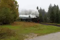 Scheinanfahrt von 99 5901 mit IG HSB-Sonderzug am 17.10.2015 zwischen Drei Annen Hohne und Elend, bei Kilometer 42,9. (Bild 1)