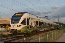 Am 11. Juli 2016 war geplant, ein paar Einsatzbilder der TPF RBDe 567 zu machen, welche fast nur noch am frühmorgens als Zusatzzüge unterwegs sind. Zuerst gab es in Givisiez aber ein Bild von RABe 527 198, der Werbung für die Freiburger Kantonalbank macht.