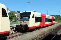 Frage - Wie findet Ihr das Bild? Bitte zur Disskussion einstellen, bei positiver Resonanz kann es eingestellt werden.

Eine Zugvereinigung der HzL: VT 219 kam als HzL 86332 auf Gleis 3 in Hechingen an, rangiert nach Gleis 2 und wird mit VT 210 zu HzL 86337 dort vereinigt. 

Diese beide Triebwagen fuhren dann zusammen nach Gammertingen (23.06.2016)