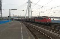140 849-1 mit G�terzug bei der Durchfahrt von Ludwigshafen am Rhein Hbf in Richtung Worms. 03.04.2007