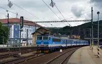 362 079 bespannte am 14.06.16 die Os 6949 von Usti nad labem nach Roudnice. Hier verlässt der Knödel gerade seinen Ausgangsbahnhof.