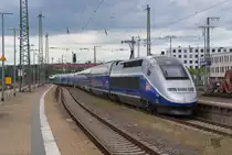 TGV 4709 (310018) Frankfurt/Main - Paris Est verlässt gerade den Hbf. in Saarbrücken.
In 1 Std. und 58 Minuten wird Paris erreicht sein. Mit dem Auto nicht zu schaffen! 12.07.2016