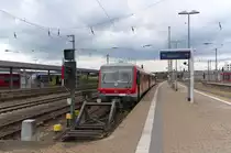 Auf zwei Relationen sind im Saarland noch die Dieseltriebwagen der BR 628 zu finden.
Dillingen - Niedaltdorf - Dillingen und Saarbrücken Hbf. - Lebach-Jabach - Saarbrücken Hbf. 628 487 wartet auf Fahrgäste (der Zug wird voll werden)und wird sich dann 50% der Strecke unter Fahrdraht nach Lebach-Jabach aufmachen. Saarbrücken Hbf. am 12.07.2016