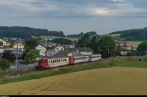 Am 11. Juli 2016 war geplant, ein paar Einsatzbilder der TPF RBDe 567 zu machen, welche fast nur noch am frühmorgens als Zusatzzüge unterwegs sind. Der RBDe 567 173 hat als S21 Kerzers - Fribourg gerade den Bahnhof Belfaux-Village verlassen. Leider kam der Zug gerade gleichzeitig mit einer Wolke, das Bild also wie schon das erste bei Givisiez ohne Sonne.