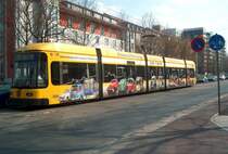 NGT6DD - 2509 (232-509) mit Werbung f�r das Stra�enbahnmuseum Dresden (�ffnungstag 2007). Hier auf Linie 13 kurz vor der Hst. St.-Benno-Gymnasium am 2.04.07.