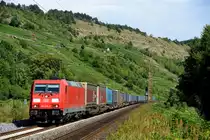 KT 43252 von Verona nach Köln Eifeltor war am 03. August 2013 gut ausgelastet und konnte hier mit Zuglok 185 350 bei Gambach im Maintal aufgenommen werden.
