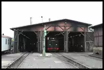 Blick auf den Lokschuppen in Freital Hainsberg am 25.5.2016. 991746 hat Betriebspause. 