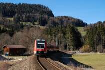 612 077 und 612 149 mit RB 32713 vor Oberstdorf (04.03.2007)