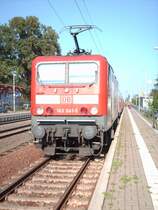BR 143 941-3 zog einen RB nach Lutherstadt Wittenberg im Sommer 2006. Aufgenommen in Gr�fenhainichen.
