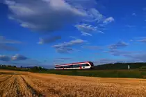 Sonntag Abend in der Weststeiermark . Mit strahlendem Sonnenschein verabschiedet sich das Wochenende. Kurz vor Wies Markt an diesem Abend ein GTW 2/8 17.07.2016