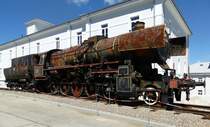 BR 52 4936, 1943 von MBA Berlin gebaut und bis Kriegsende bei der DR in Betrieb, nach 1945 nach Jugoslawien gebracht und dort in Dienst gestellt als SZ 33-110, steht seit Mai 2016 auf dem Gel�nde des Milit�rmuseums in Pivka/Slowenien, Juni 2016