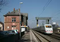 401 xxx als ICE 72 (Chur–Hamburg-Altona) am 18.03.2016 in Friesenheim (Baden)