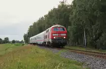 Es ist immer wieder ein Highlight, wenn der IC von Köln nach Seebad Heringsdorf auf die Insel Usedom am Wochenende fährt.
Hier am 15.07.16 IC 2426 von Köln nach Seebad Heringsdorf in Trassenheide mit der 218 369-7.