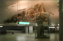 Großzügig -

Fußgängerebene der Pre-Metro Station Van Eden auf dem Linkeroever in Antwerpen.

19.06.2016 (M)