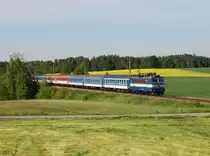 Die 362 052 mit einem R nach České Budějovice am 22.05.2016 unterwegs bei Klenovice.