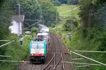Die Cobra 2826 kommt die Gemmenicher-Rampe hochgefahren aus Aachen-West mit einem Containerzug aus Gallarate(I) nach Antwerpen-Oorderen(B) und fährt gleich in den Gemmenicher-Tunnel hinein und fährt in Richtung Montzen/Vise(B). 
Aufgenommen in Reinartzkehl an der Montzenroute. 
Am Nachmittag vom 17.7.2016.