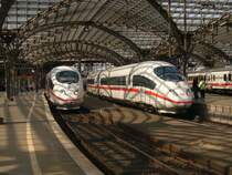 Zwei 403er stehen unter dem Vordach des K�lner Hbfs und sonnen sich....Aufgenommen am 01.04.07