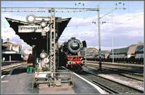 23 058 wartet in Konstanz auf die Ausfahrt Richtung Kreuzlingen. Die Fahrleitungen dienten damals den MThB-Z�gen und den SBB Schnellz�gen nach Schaffhausen, die in Konstanz die Richtung wechselten. (Archiv 11/79)