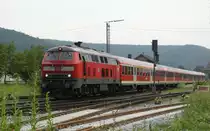 Gezogen von 218 494-3 verlässt der Sonderzug zum Annatag in Beuron am 26.07.2018 als 5-teilige Wendezuggarnitur den Bahnhof Schelklingen in Richtung Ehingen.

