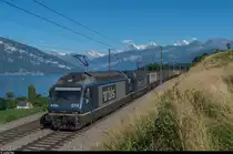Re 465 014 und eine Schwesterlok mit dem Ambrogio-UKV-Zug am 20. Juli 2016 bei Einigen.