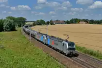 193 817 + 193 811 mit einem Kesselzug am 23.07.2016 bei Neumarkt-Kallham. 