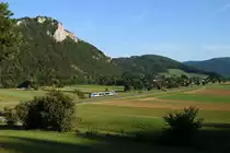 Zum Scluss der letzten 11 Jahren, die wir mit dem SommerTicket kreuz und quer in Österreich reisen konnten. Am Geburtstag des Fotokolleges, ein Tag vor Sschulstart am 01.09.15 war 5022,045 als REX 2718 in den schönen Abendlicht hinter Gleissenfeld unterwegs. 

