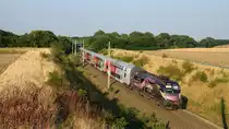 Mit dem Einführung der RailJet-Zügen, sowie die Umstellung zahlreicher Wendezügen im Wiener Raum auf 1144 machte das Leben der Eisenbahnfotografer, die die Werbeloks aufs Chip holen wollen, schwer. Nun bieten die Züge Bratislava-Deutschkreutz  sichere Umläufe  für Werbeloks. Am 04.08.2015 war die EuroVision Lok 1 bei Neudorf mit dem REX 7628 unterwegs. 