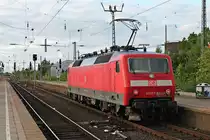 Nachschuss auf 120 157-3 am 26.05.2015, als sie aus dem Bahnhof von Hamburg Altona gen Betriebsbahnhof Hamburg Eidelstedt fuhr.