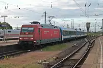 Einfahrt am 26.05.2015 von 101 005-7 mit einer Ersatzgarnitur aus alten tschechischen Wagen als EC 174  Jan Jesenius  (Budapest Keleti - Hamburg Altona) in den Endbahnhof.
