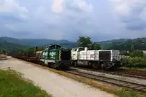 Im Netz der Graz Köflacher Eisenbahn halten sich Werbelokomotiven in Grenzen . Die beiden EX Deutschen V100 ( DH 1100.1 und DH 1100.2 ) Werben für das Ziegelwerk Gleinstsätten und den nicht mehr ganz Aktuellen Holzverarbeiter in Preding. Schneewittchen alias DH1700.2 ex LTE 2170.001 wirbt für Ihr Hauptgeschäft , der Baustelle zur Koralmbahn. In Deutschlandsberg treffen am 27.07.2016 DH 1100.1 und DH1700.2 aufeinander. 