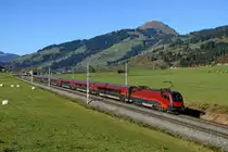 Normalerweise nicht auf der Giselabahn zu beobachten: Die RailJet Züge der ÖBB. Aufgrund der Sperre des Korridors am Wochenende des 26. und 27. Oktober 2013 nahmen auch die österreichischen Hochgeschwindigkeitszüge den längeren Weg über Schwarzach-St.Veit. Hier ist SO-RJ 31364 von Salzburg nach Sargans mit der 1116.209 bei Brixen im Thale unter der beeindruckenden Kulisse der Hohen Salve zu sehen.
  