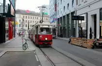 Wien Wiener Linien SL 5 (E1 4772) Neubau, Kaiserstraße am 26. Juli 2016. - Wien ist in 23 Bezirke eingeteilt. Neubau ist der 7. Bezirk. 
