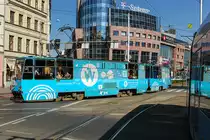 Kreuzung Krupnicza Ecke Kazimierza am 22.07.2016. Wagennummer 2270 auf der Linie Nr 6. Wroclaw ist 2016 europäische Kulturhauptstadt. Diese Bemalung macht Werbung dafür.