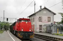 Eine G1206 der Bayerischen Cargobahn (BCB) durchfährt den Bahnhof Heidelsheim mit einem für das Unternehmen Heidelberger Druckmaschinen verkehrenden Verkehr von Amstetten nach Wiesloch-Walldorf.
Aufnahmedatum: 08.07.2014
