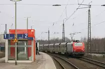 E 37 519 mit einem aus Mülheim-Styrum kommenden Ganzzug aus Röhren.
Aufgenommen am 03.04.2013 in Krefeld-Hohenbudberg.